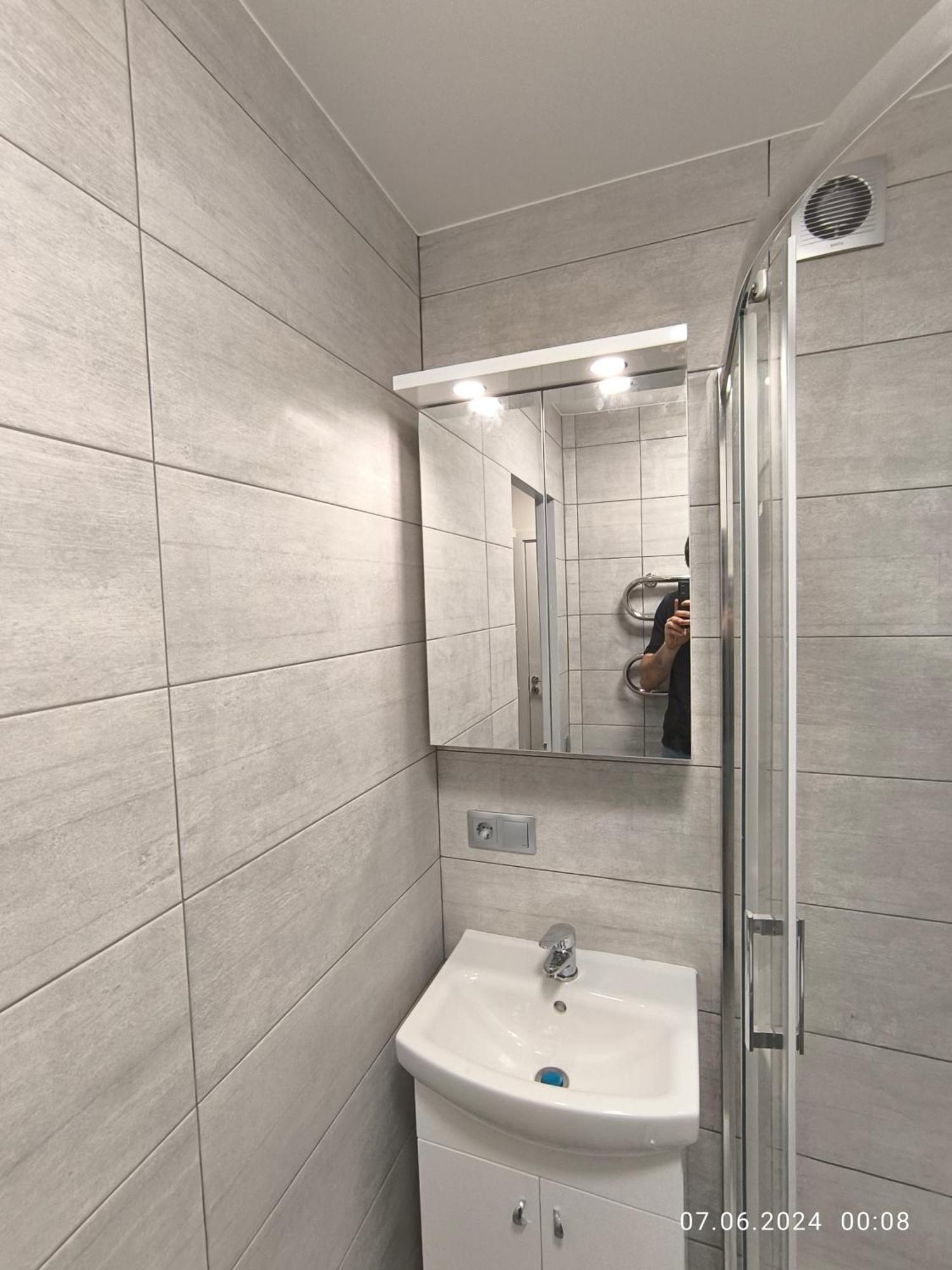 Vienistabas Erti Musdienigi Un Pilnigi Atjaunoti Apartment *